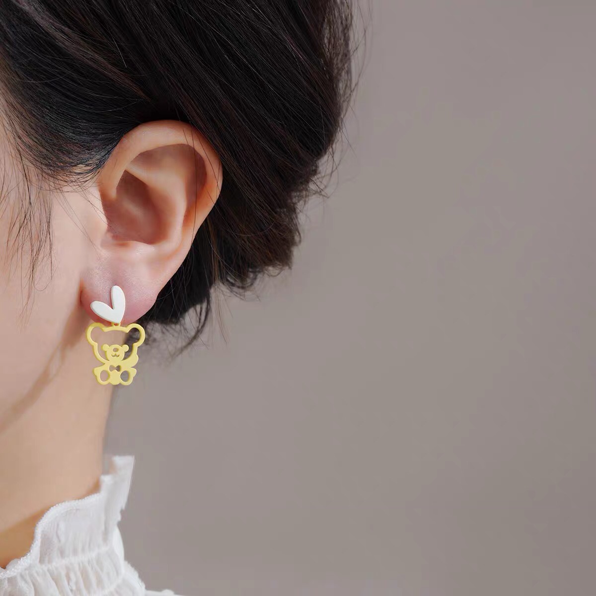 Little Bear stud earrings, a niche design, gentle earrings, cute summer earrings for women, and exquisite Jieya steel jewelry