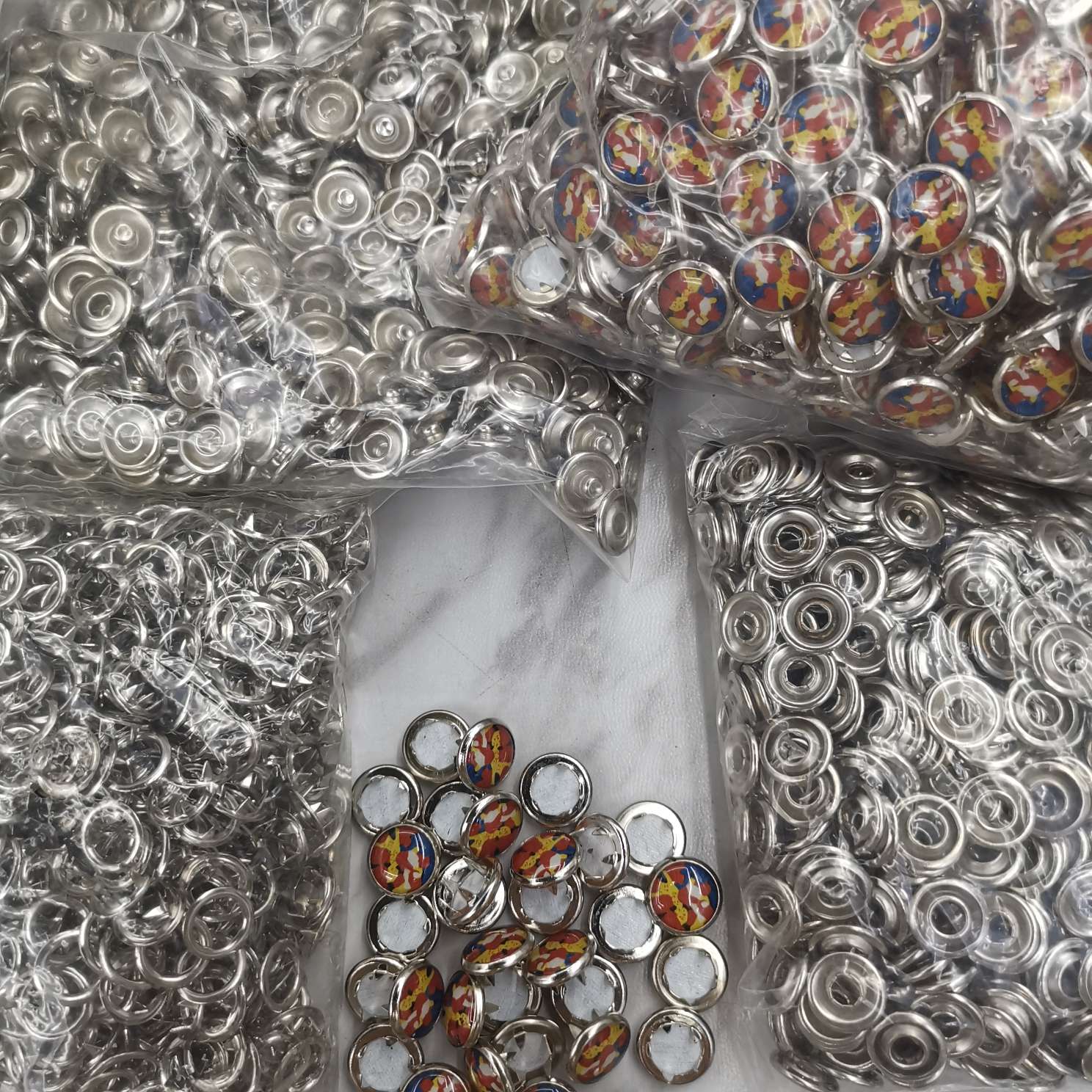 Patterned five-prong buckle details Picture
