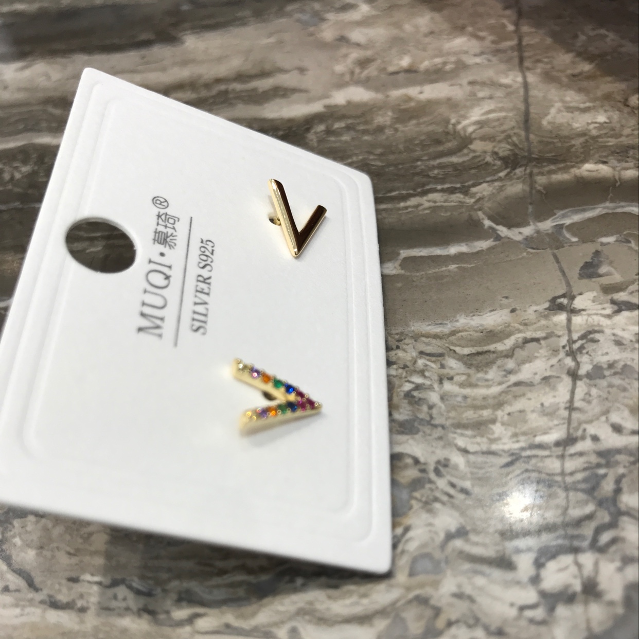 Colored zirconium ➕ small V Specification image