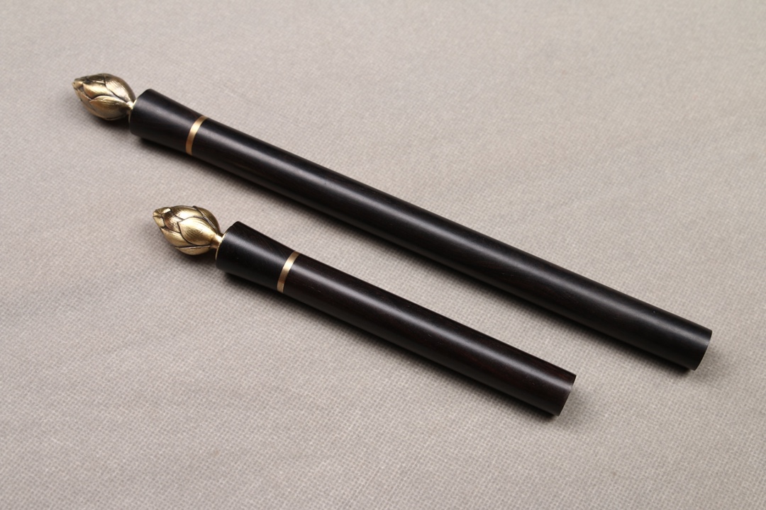 🔥新款——莲花香筒，
材质：紫光檀+铜
尺寸：两个规格，长，短详情图1