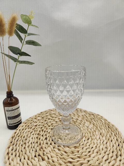 European Transparent Tall Glass Juice Cup Tracing Gold Wine Glass Whiskey Brandy Wine Wholesale Application Scenario