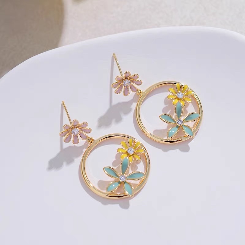Flower circle diamond-encrusted earrings for girls, cute, fresh and sweet earrings, Jieya steel jewelry detail image 3