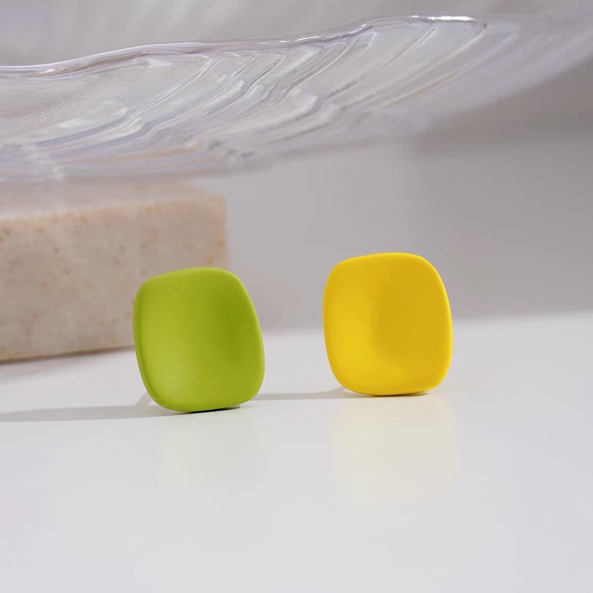 Fresh green square stud asymmetrical earrings, French-style Jaya steel jewelry detail image 1