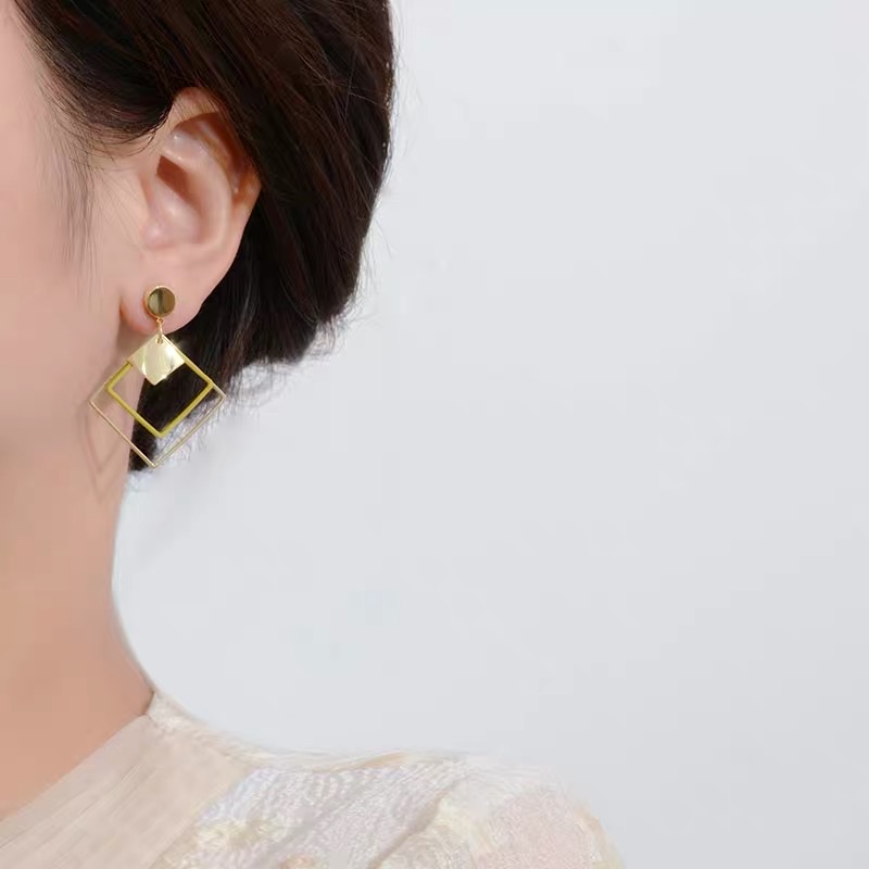 Retro square long personalized stud earrings, women's diamond-shaped earrings, new trendy Jieya steel jewelry Specification image