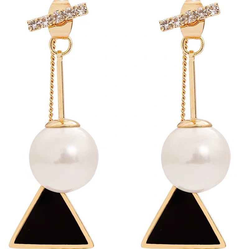 Short pearl women's Hong Kong-style earrings, retro black triangular earrings, Jieya steel jewelry Item Picture