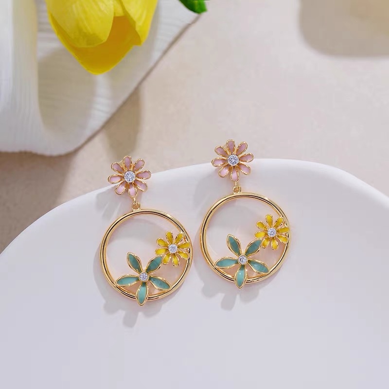 Flower circle diamond-encrusted earrings for girls, cute, fresh and sweet earrings, Jieya steel jewelry details Picture