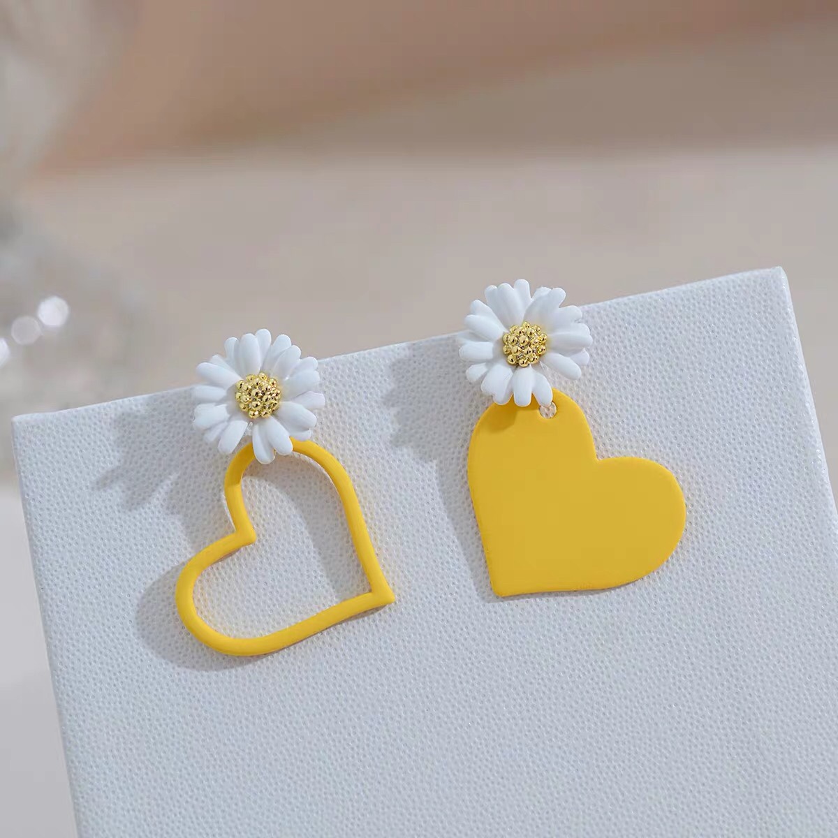 Cute and sweet cherry blossom flower earrings, asymmetrical Daisy heart-shaped earrings, Jieya steel jewelry