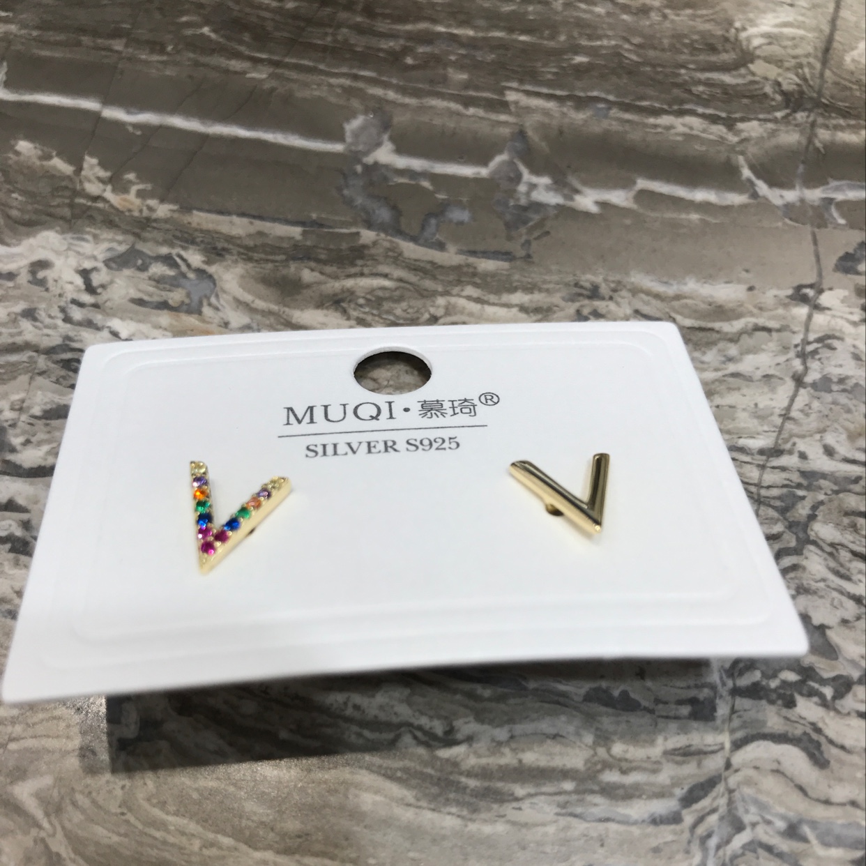 Colored zirconium ➕ small V Item Picture
