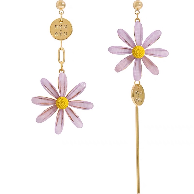 Purple, niche and gentle Daisy stud earrings, summer exaggerated earrings, new trendy Sujieya steel jewelry detail image 3