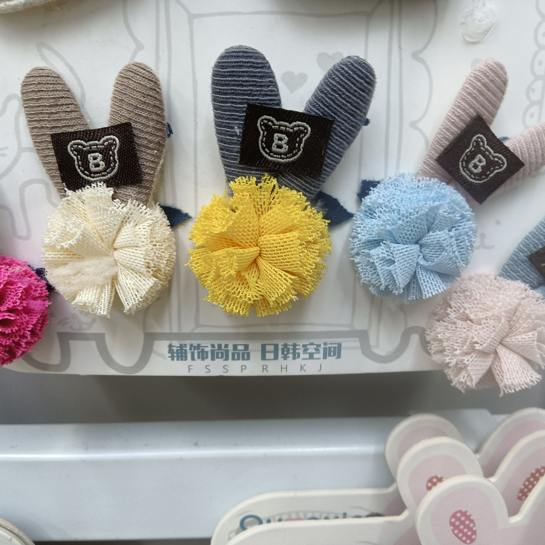 Rabbit ears sticky ball, cloth label bear