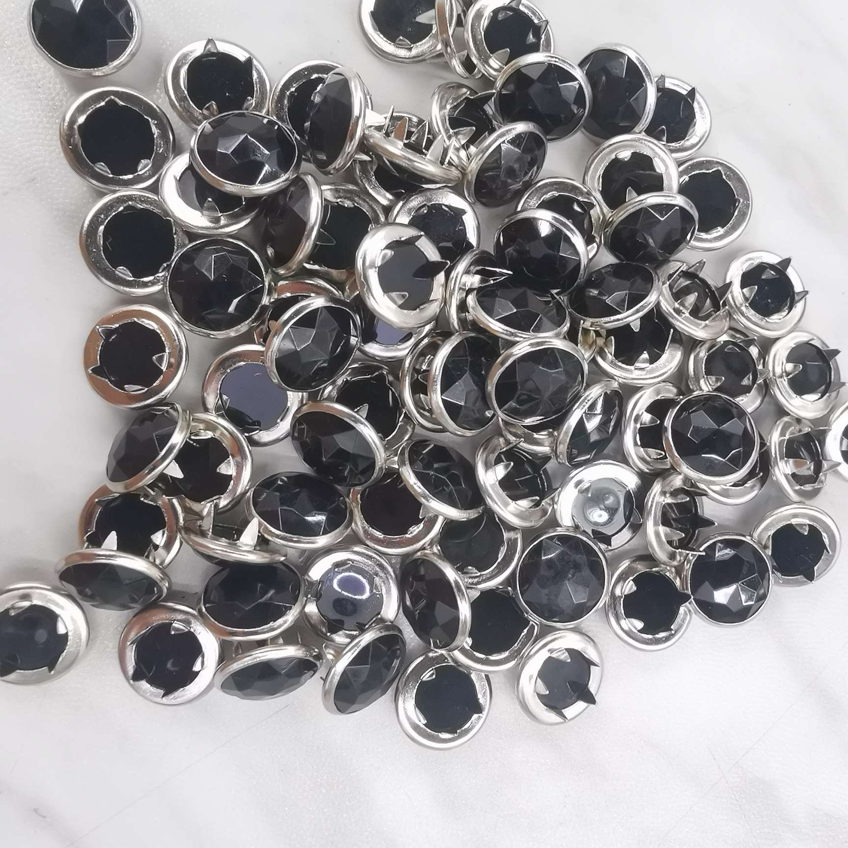 黑色五爪扣细节图