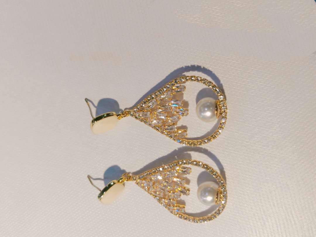 银针金色保色不褪色满钻镶嵌珍珠搭配耳钉耳环白底实物图