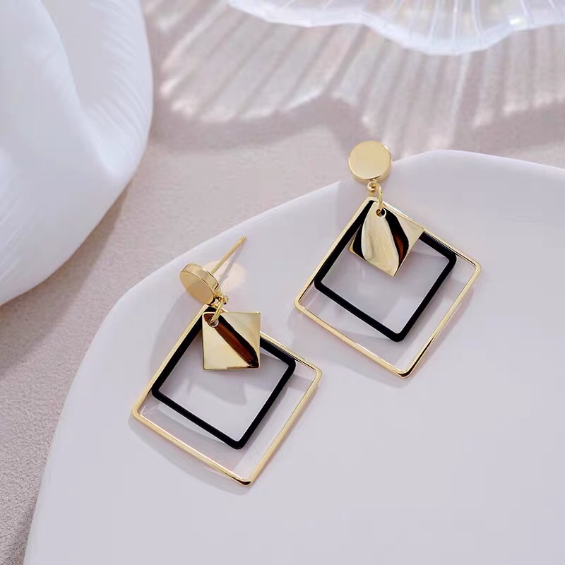 Retro square long personalized stud earrings, women's diamond-shaped earrings, new trendy Jieya steel jewelry