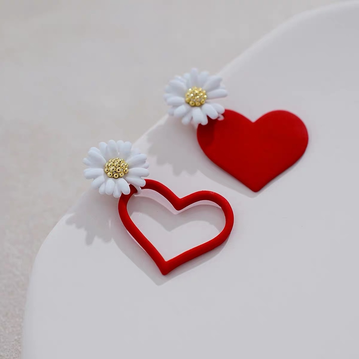 Cute and sweet cherry blossom flower earrings, asymmetrical Daisy heart-shaped earrings, Jieya steel jewelry detail image 2