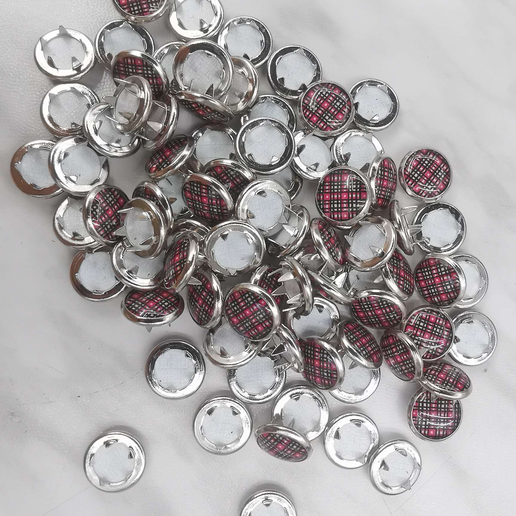 Checkered five-prong buckle details Picture