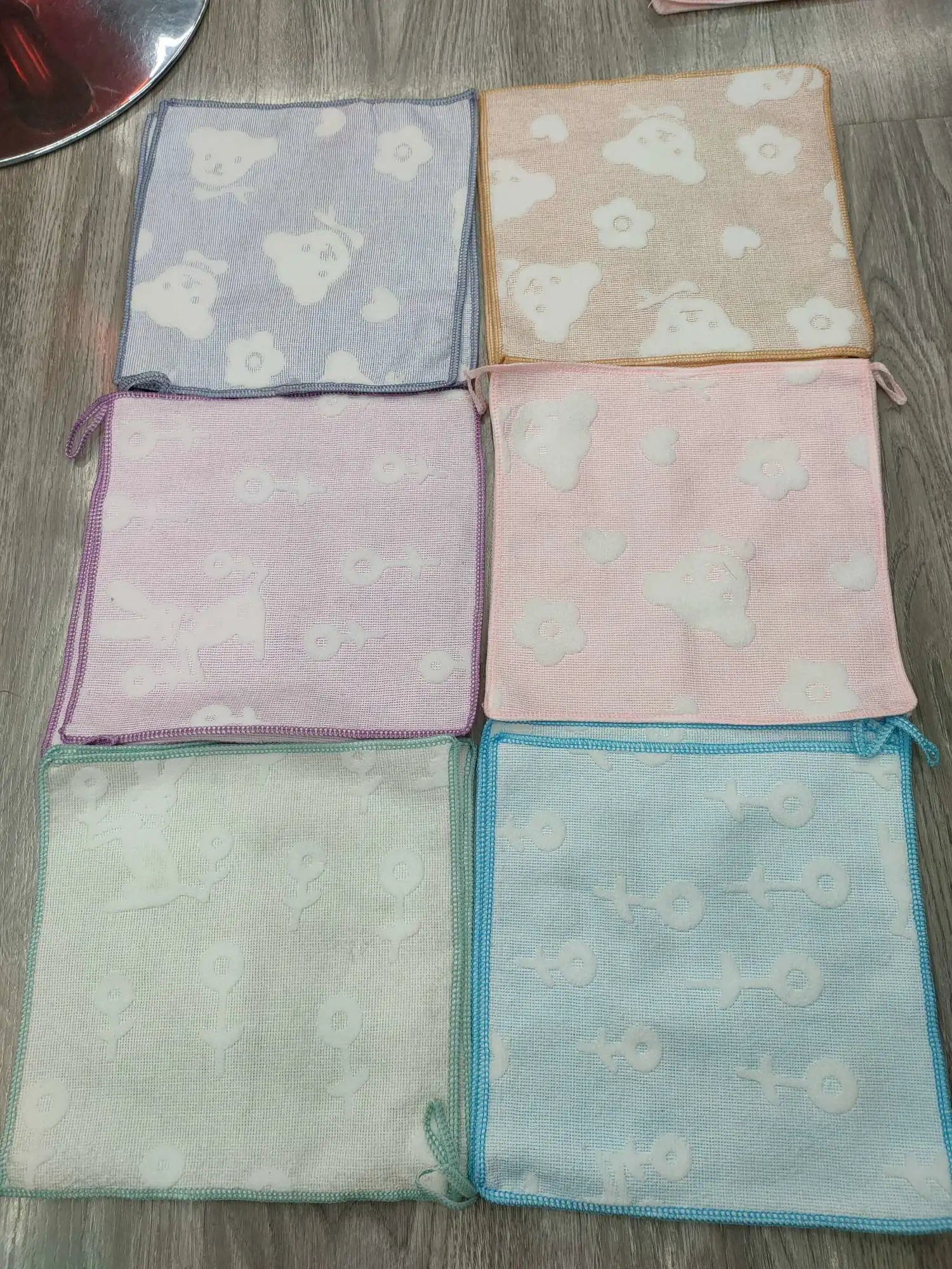 A mixed 25*25 small square scarf of Color Star will be randomly distributed detail image 9