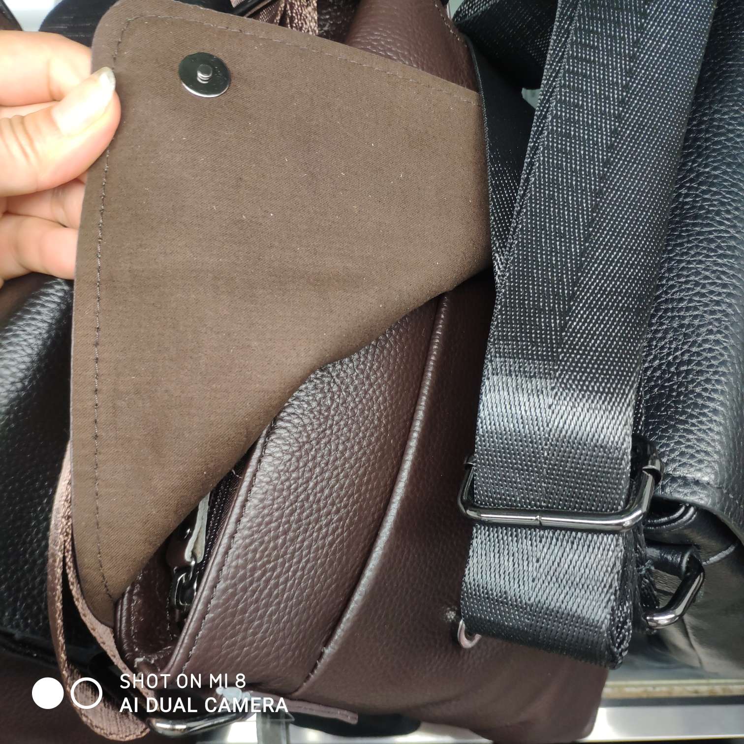 Cowhide Vertical Shoulder Bag Crossbody Bag Men's Business Bag Application Scenario