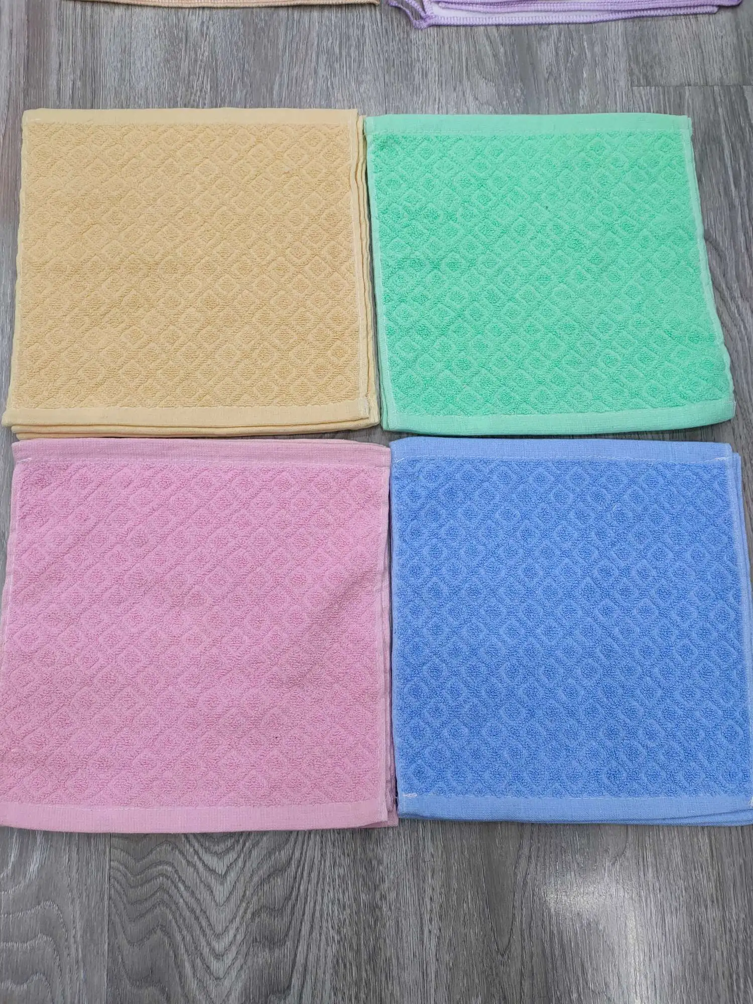 A mixed 25*25 small square scarf of Color Star will be randomly distributed detail image 8