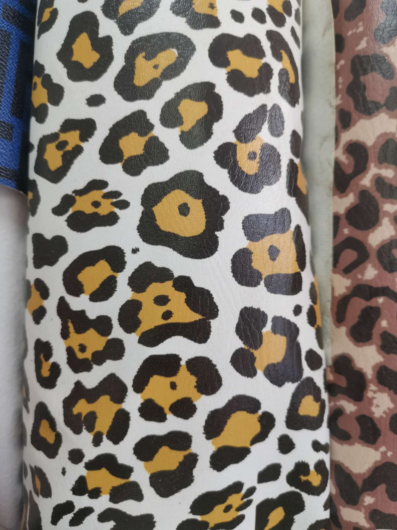 恒压变压器实物图