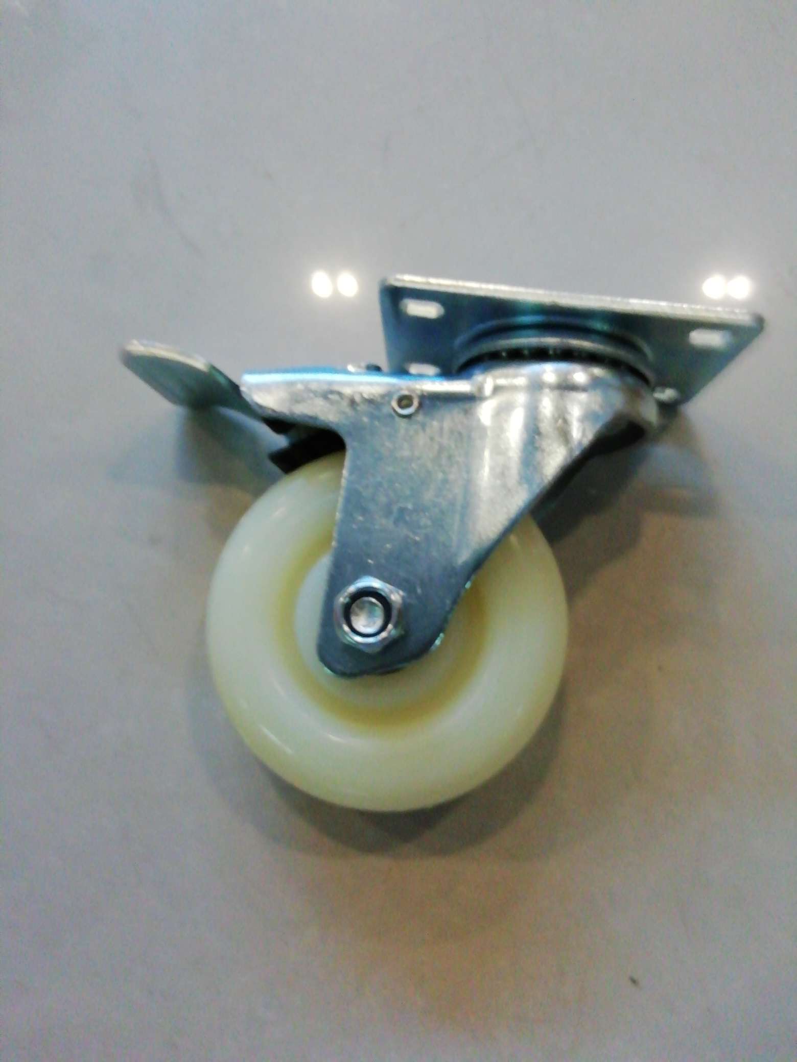 4-inch Jiale medium-sized white nylon brake wheels detail image 5