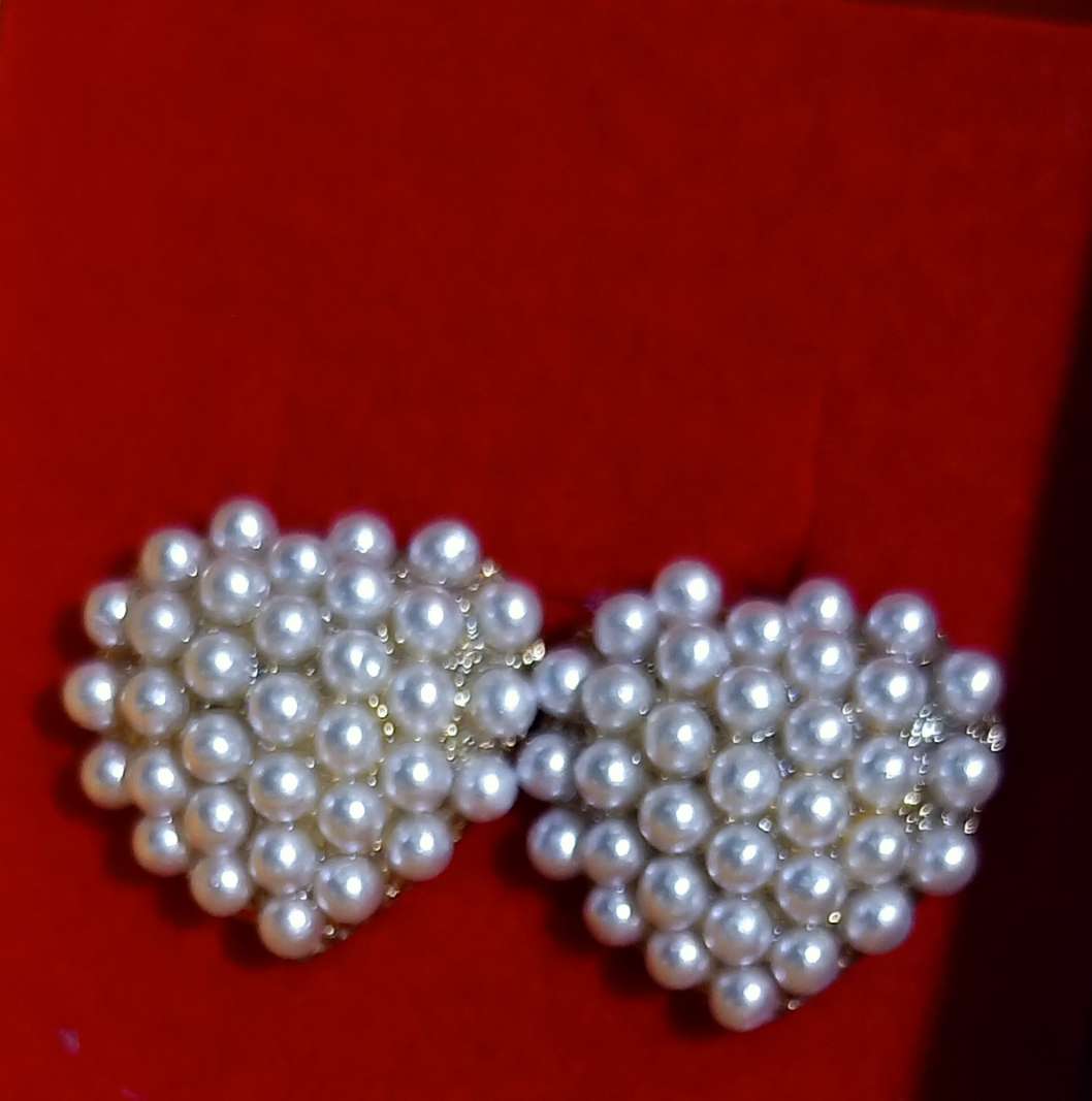 爱心仿珍珠耳钉耳环产品图