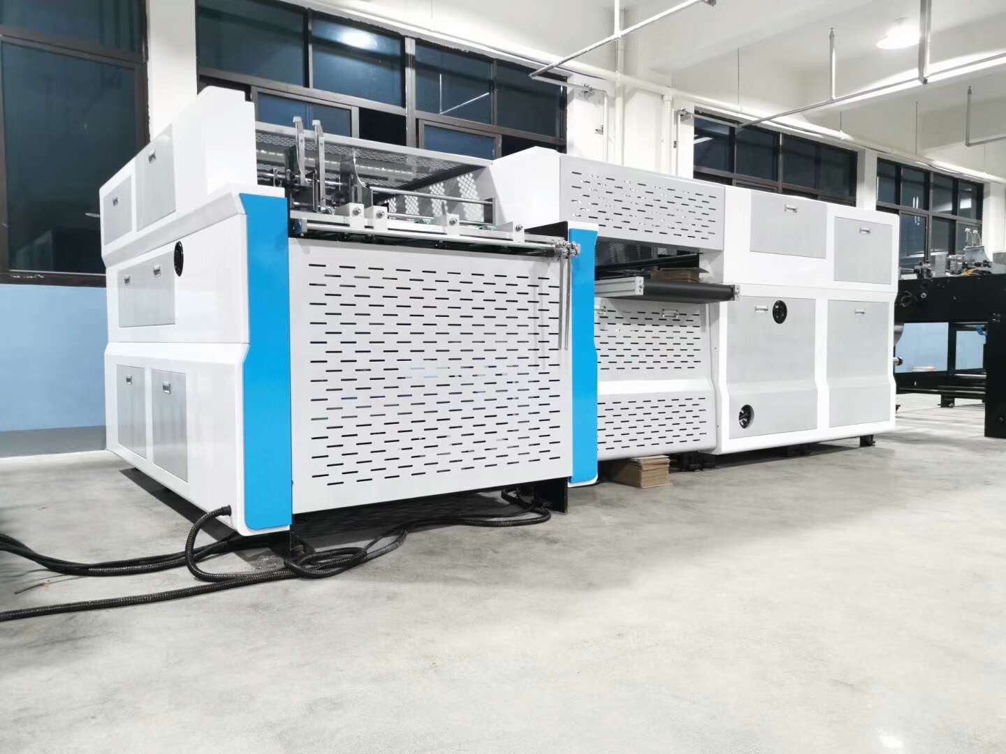 800 Fully automatic cross-shaped slitting machine (deposit) Established a physical store of printing machinery with good quality and favorable prices detail image 6
