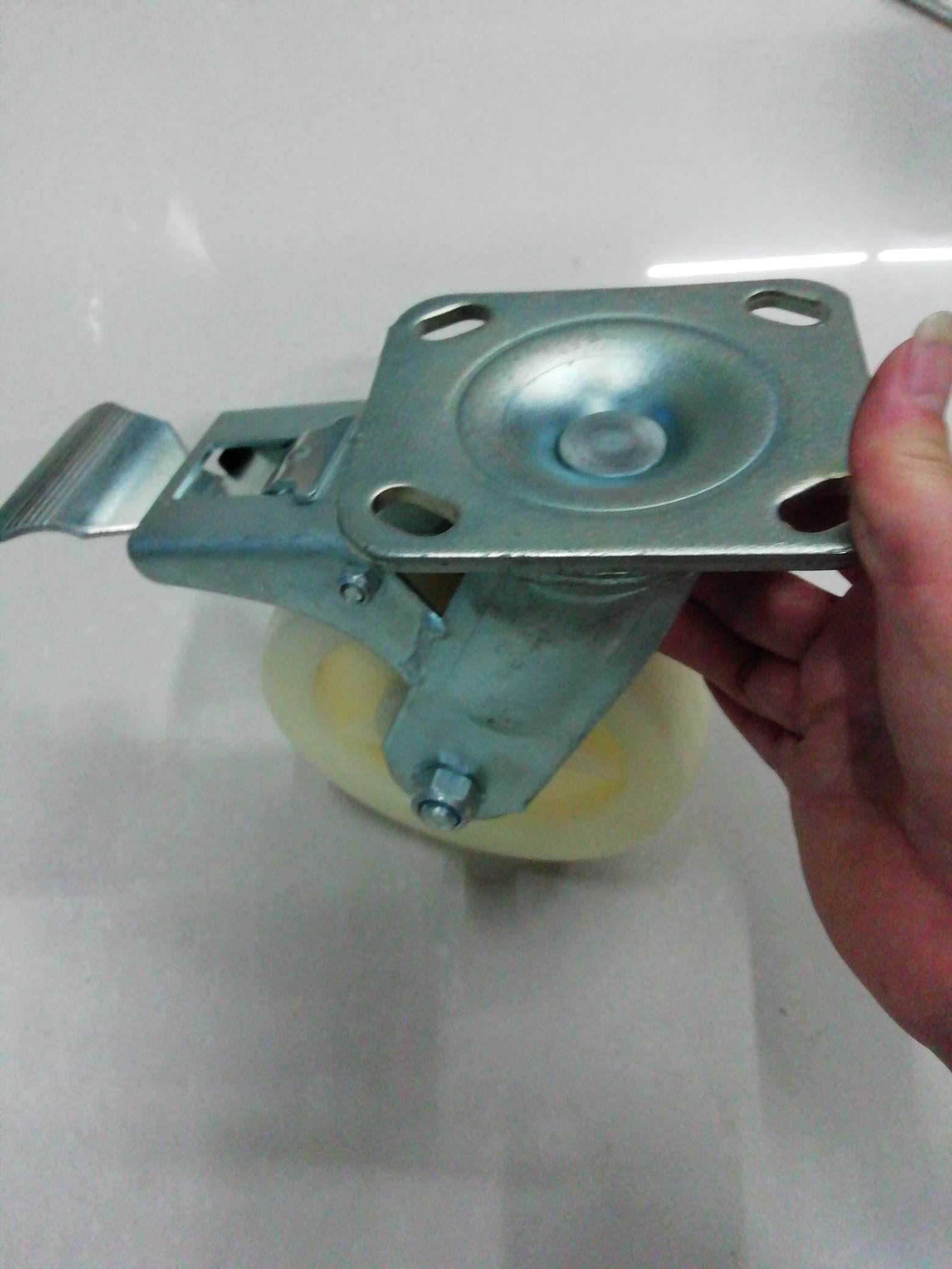 6-inch Jiale white nylon brake wheels Item Picture