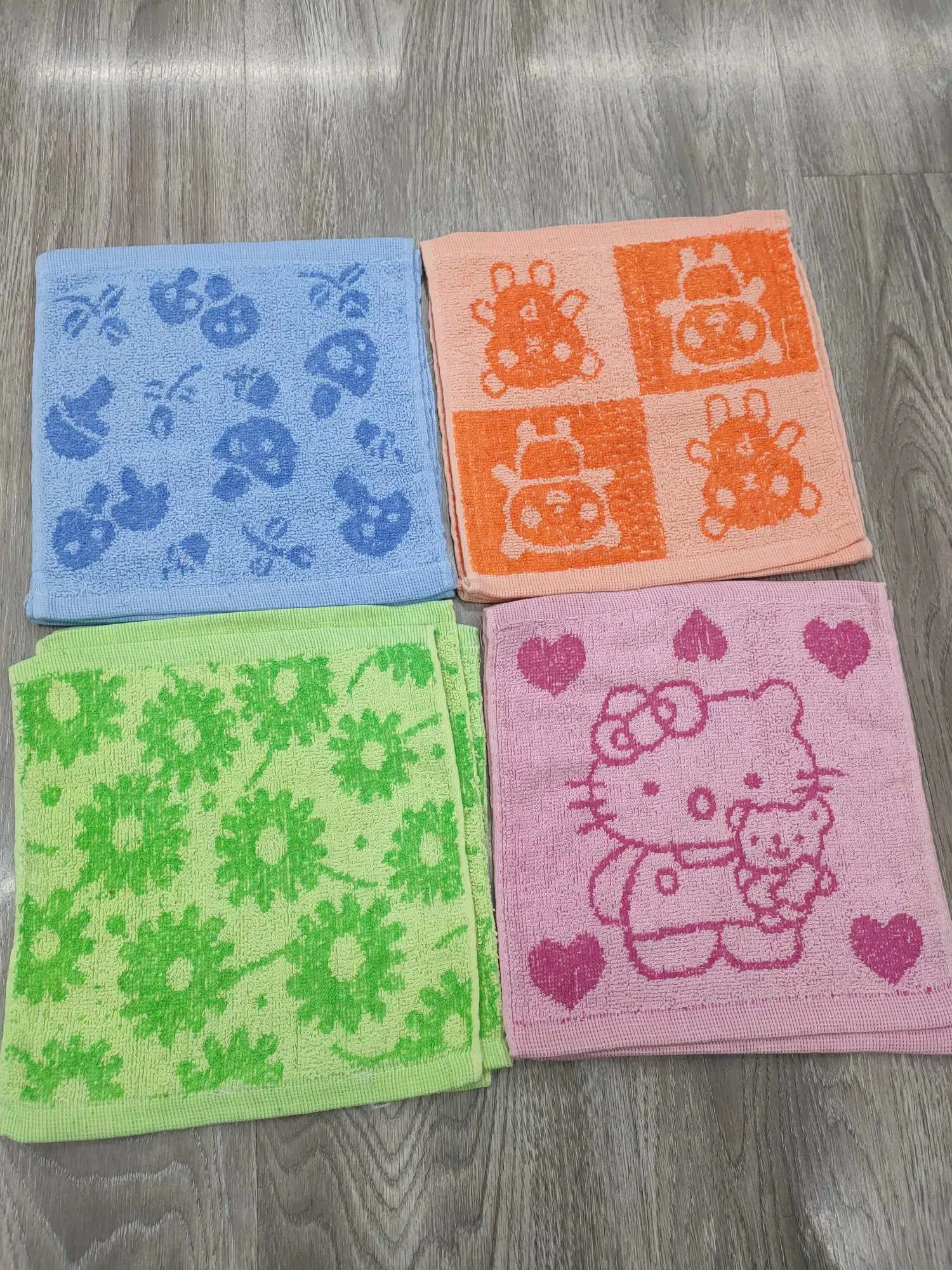 A mixed 25*25 small square scarf of Color Star will be randomly distributed detail image 5