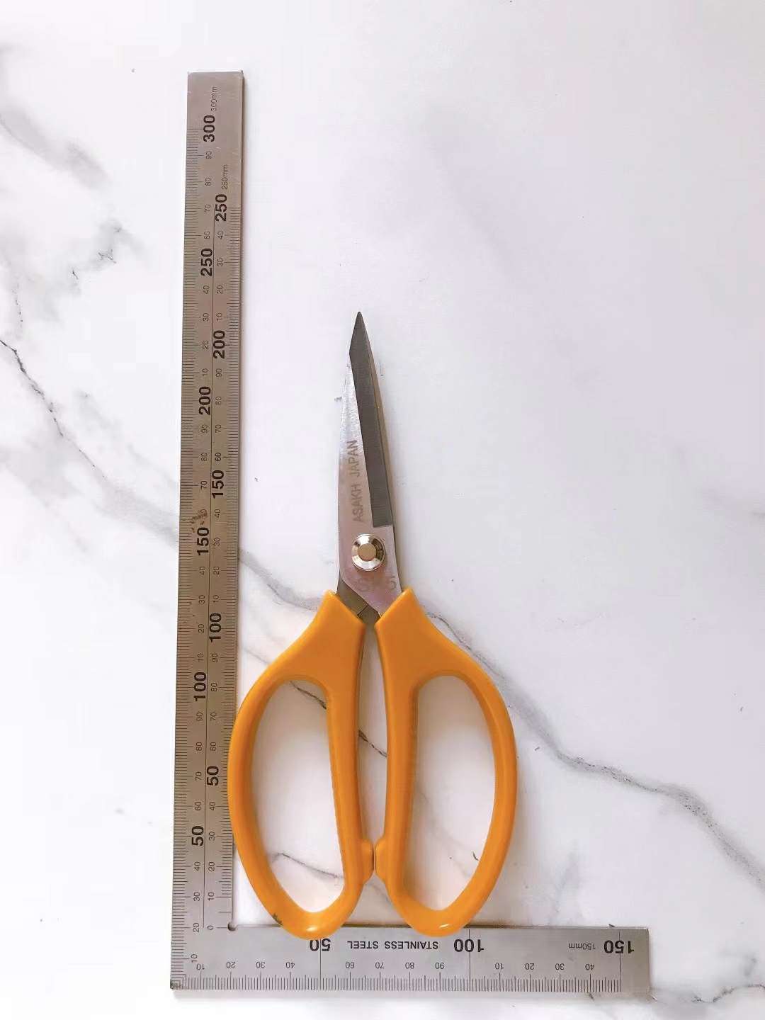 Office scissors, office stationery scissors, hardware tools scissors, hardware knives and scissors, household scissors, civilian scissors, kitchenware, kitchen household multi-functional kitchen scissors Specification drawing