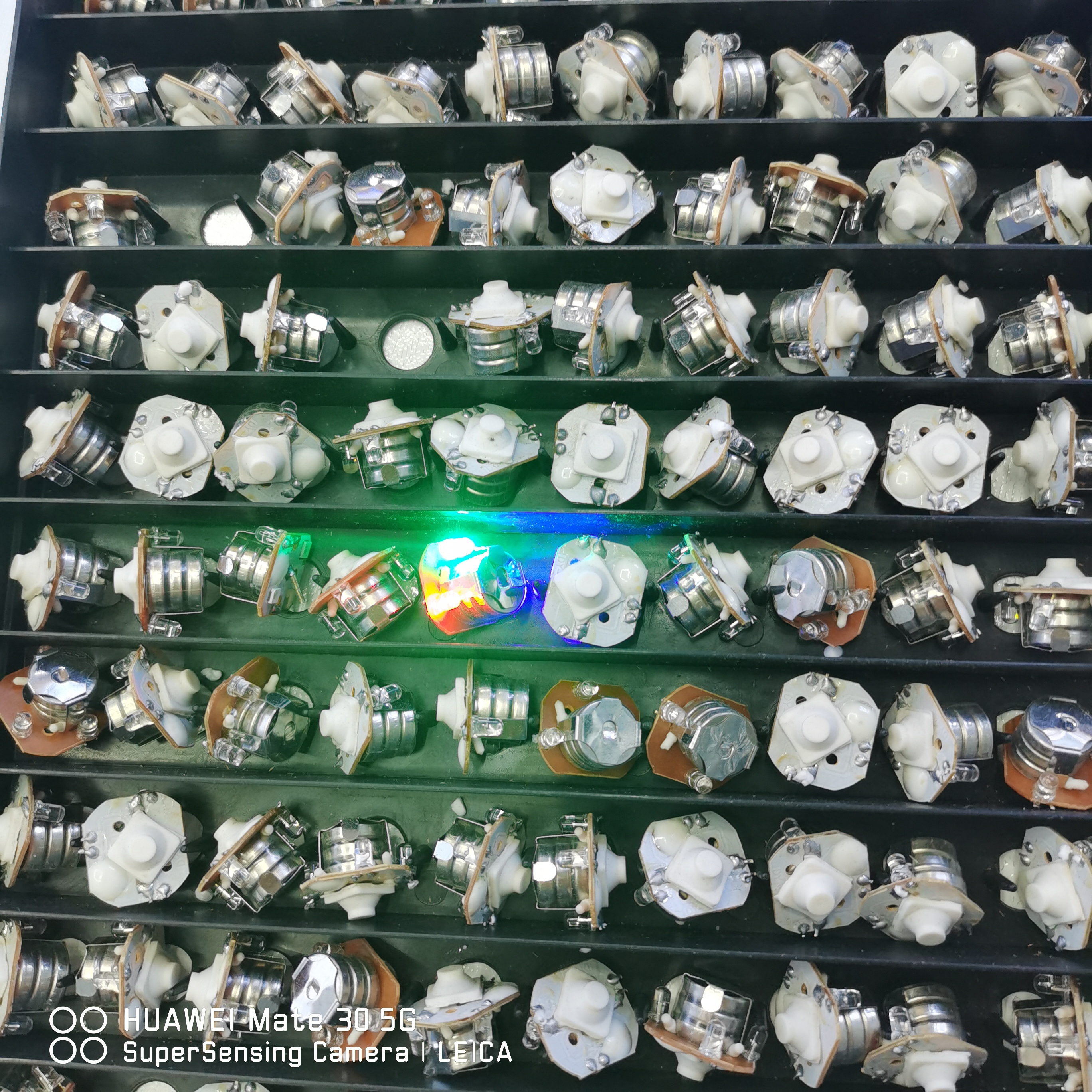 发光三功能手表灯，玩具机芯