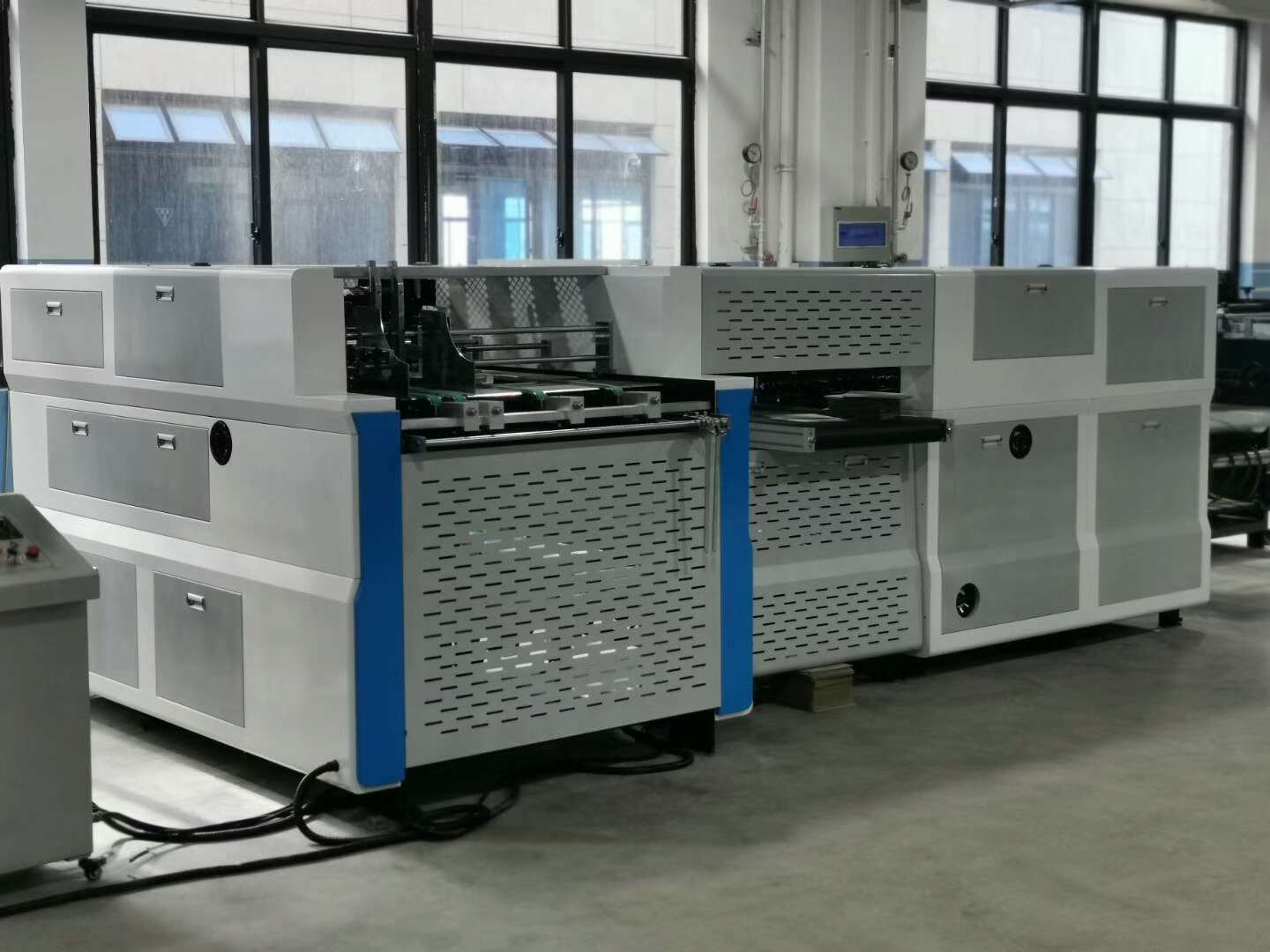 800 Fully automatic cross-shaped slitting machine (deposit) Established a physical store of printing machinery with good quality and favorable prices details Picture
