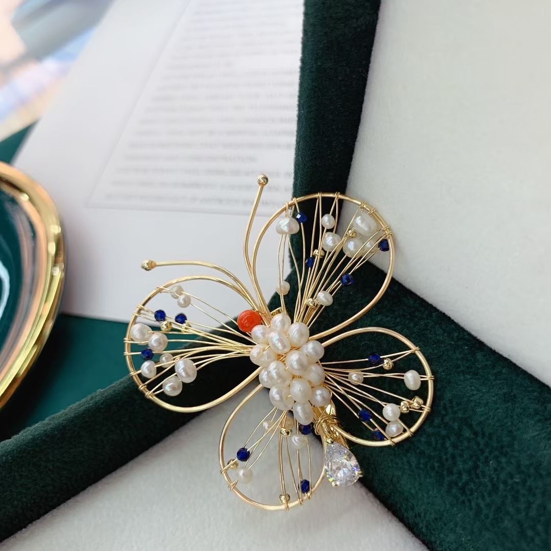 Yuna Accessories A029 Classic Pearl Butterfly Fashion Trend Energetic Girl Korean Version Luxury Brooch Specification image