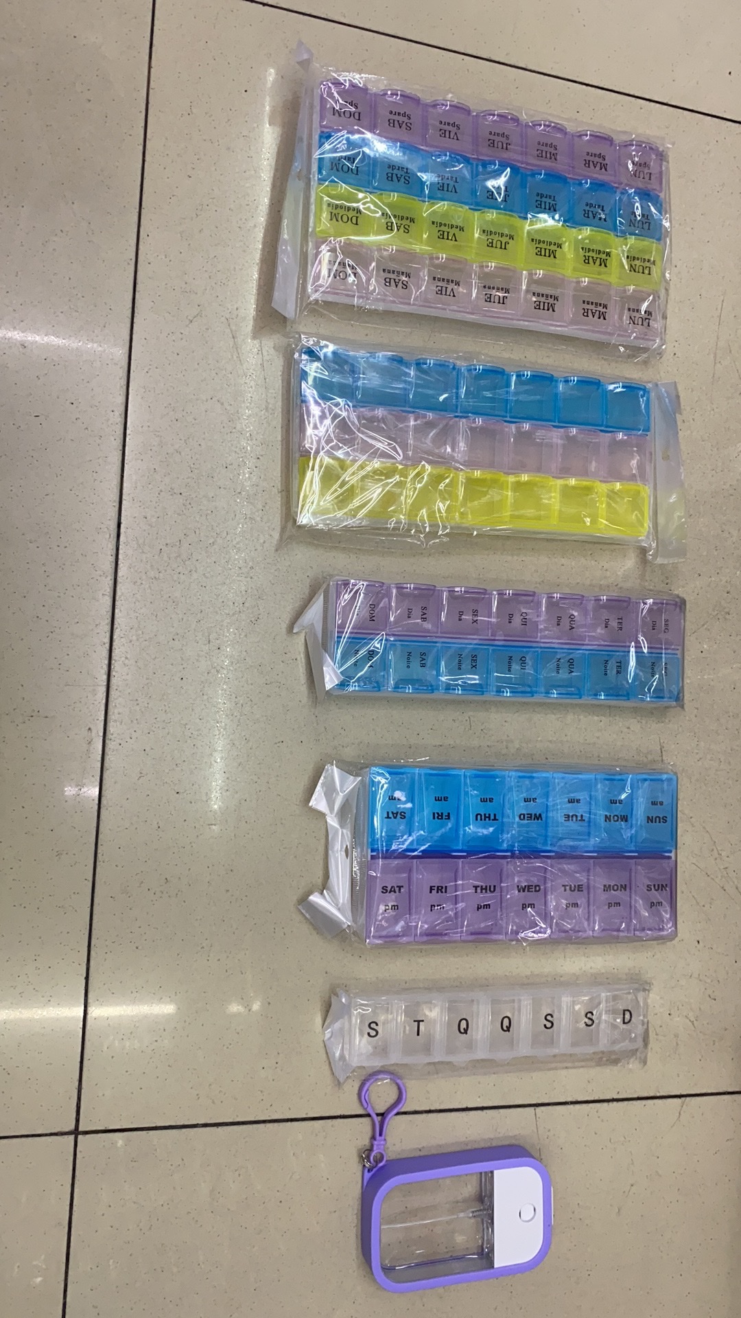 义乌好货14格丸盒彩色便携式详情图1
