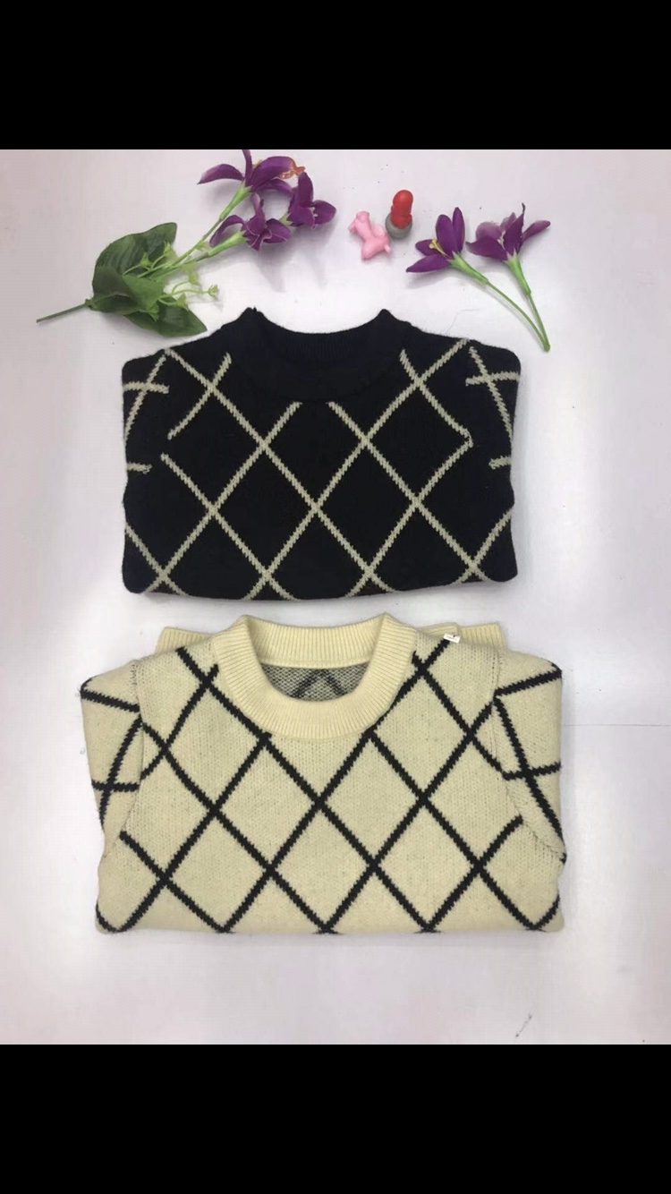 Children's sweater with diamond-patterned round neck for kids details Picture