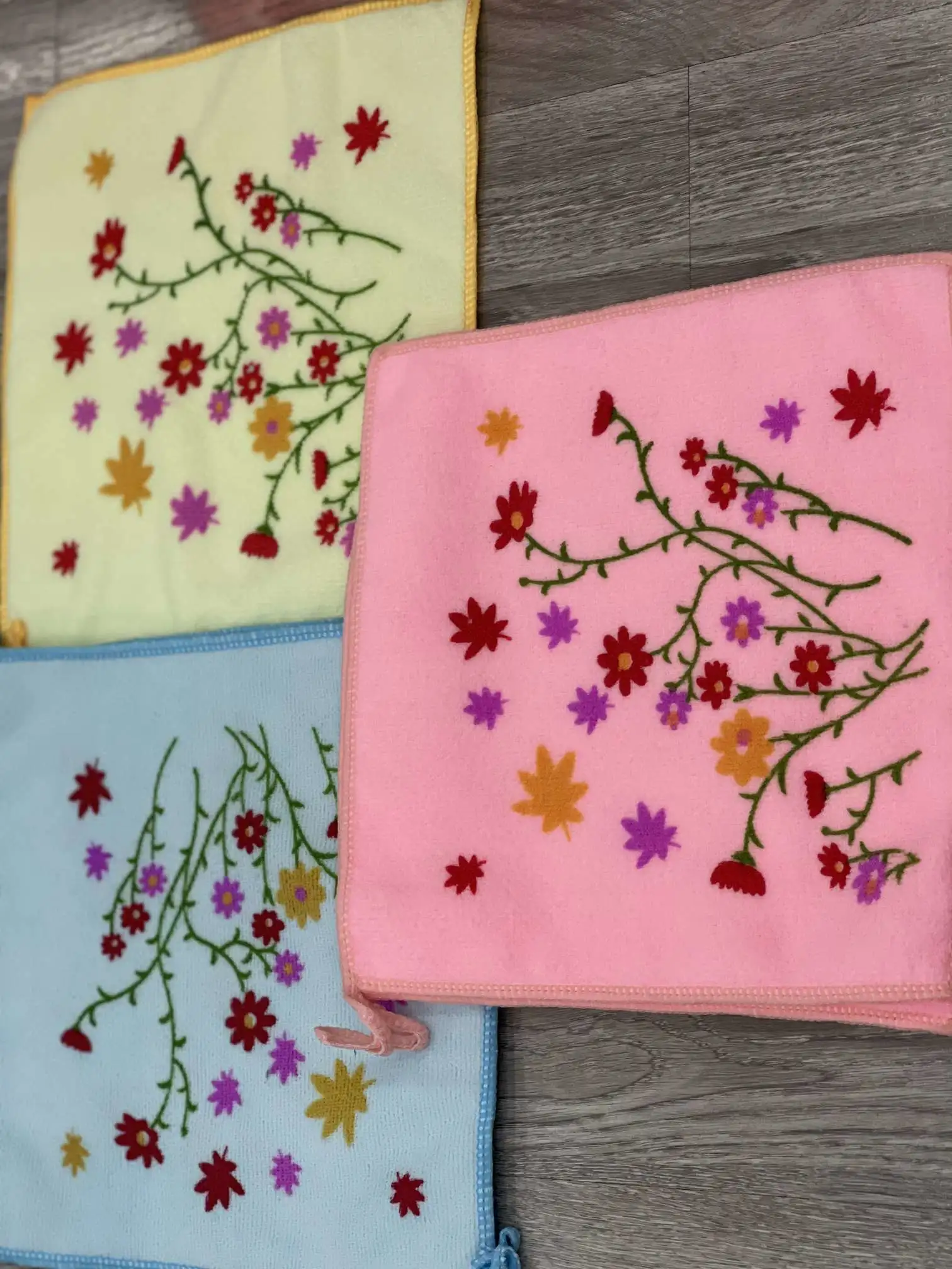 A mixed 25*25 small square scarf of Color Star will be randomly distributed detail image 12