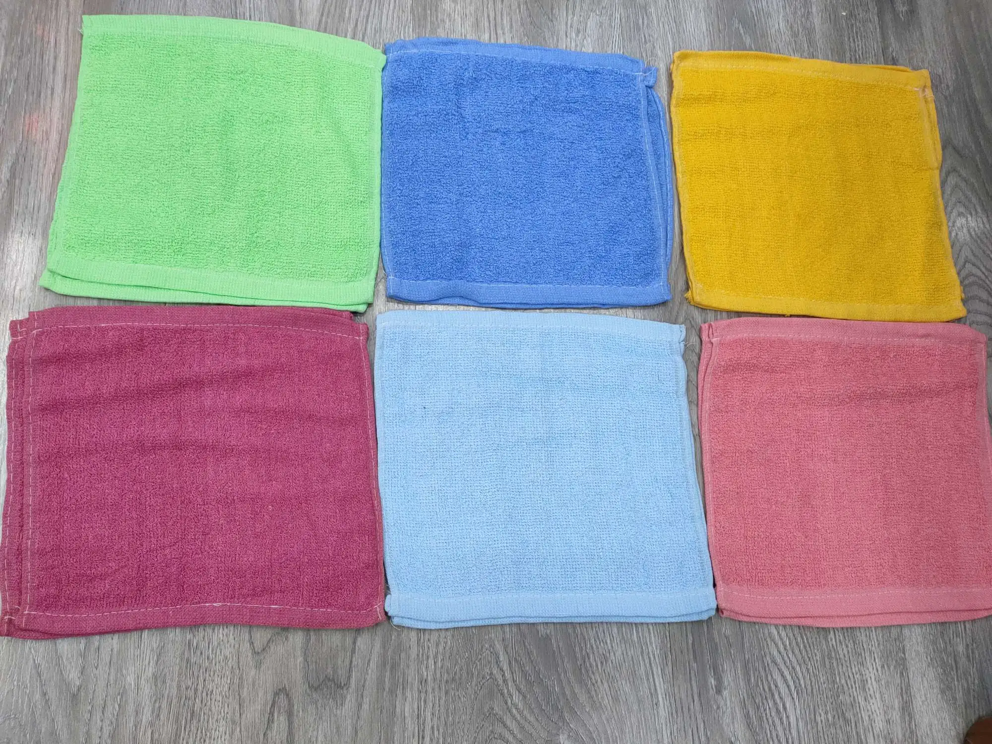 A mixed 25*25 small square scarf of Color Star will be randomly distributed detail image 2