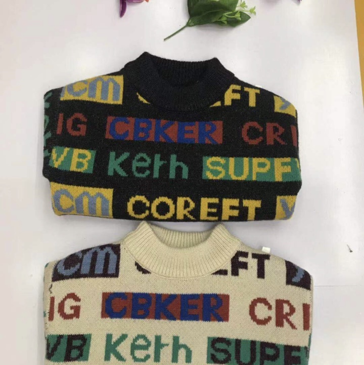 A whole children's sweater with English letters