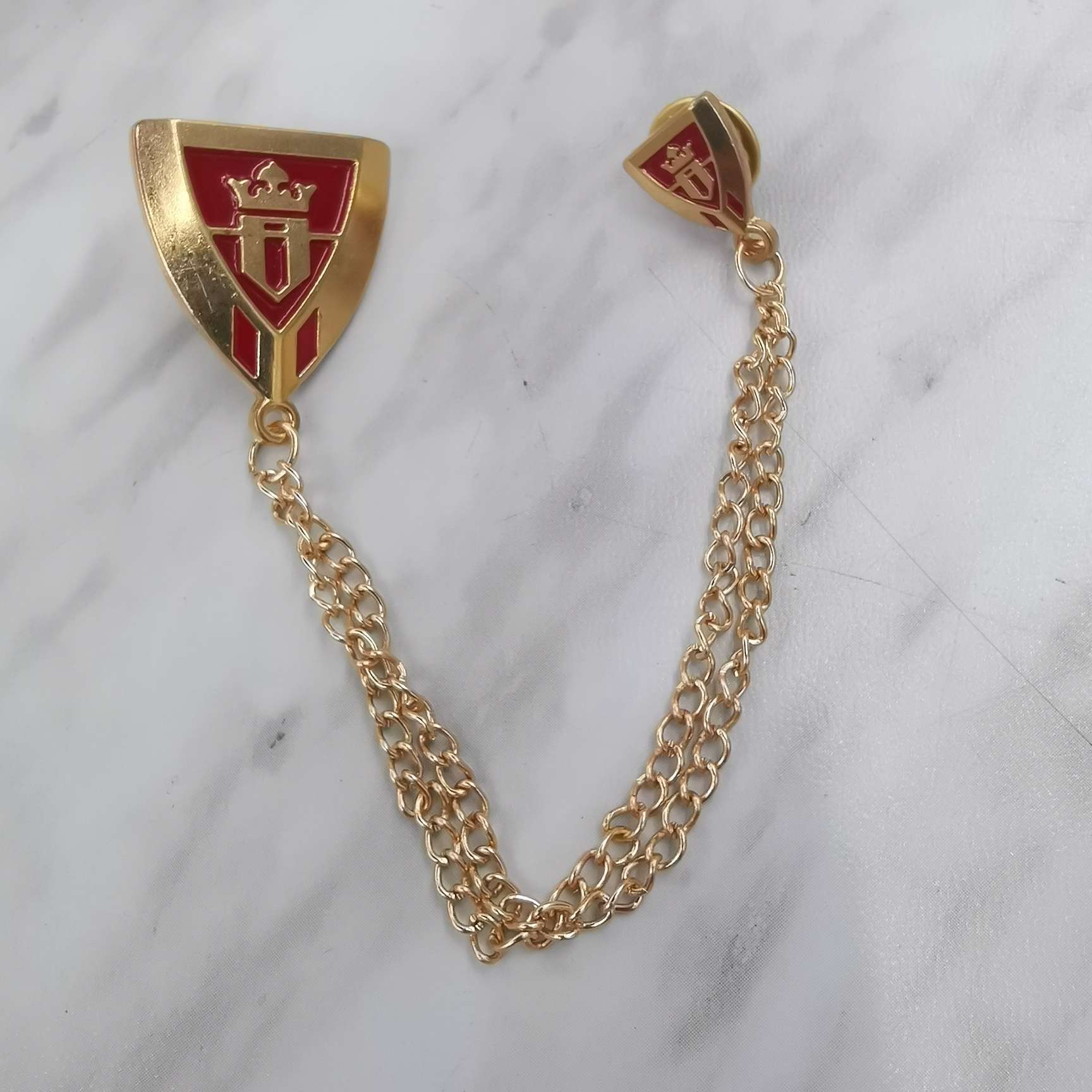 Factory Direct Fashion Simple Accessories Crown Gold Badge Chain 002 details Picture
