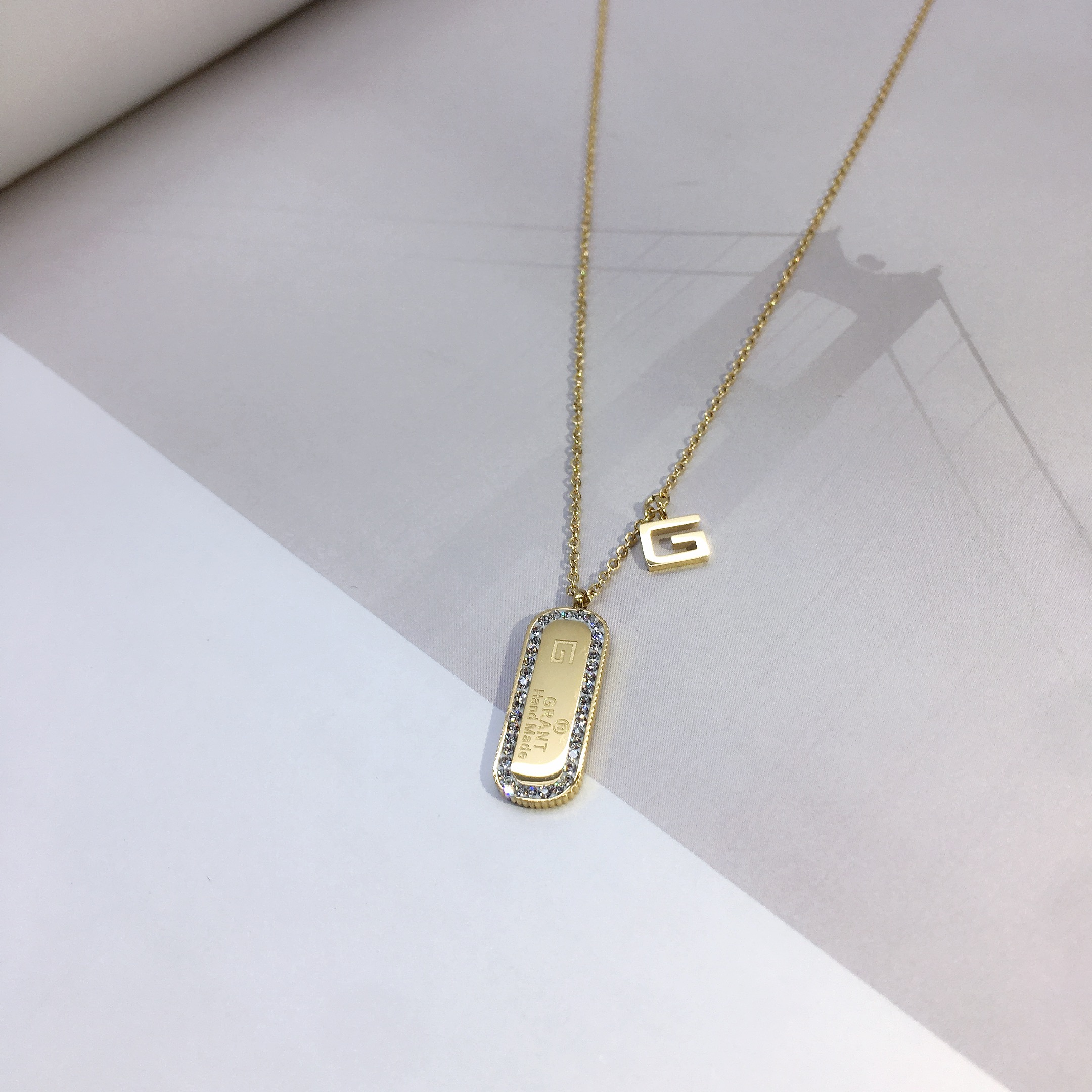 The new trend fashion Korean version chain hanging g + Elliptic plate on a ring diamond necklace thumbnail