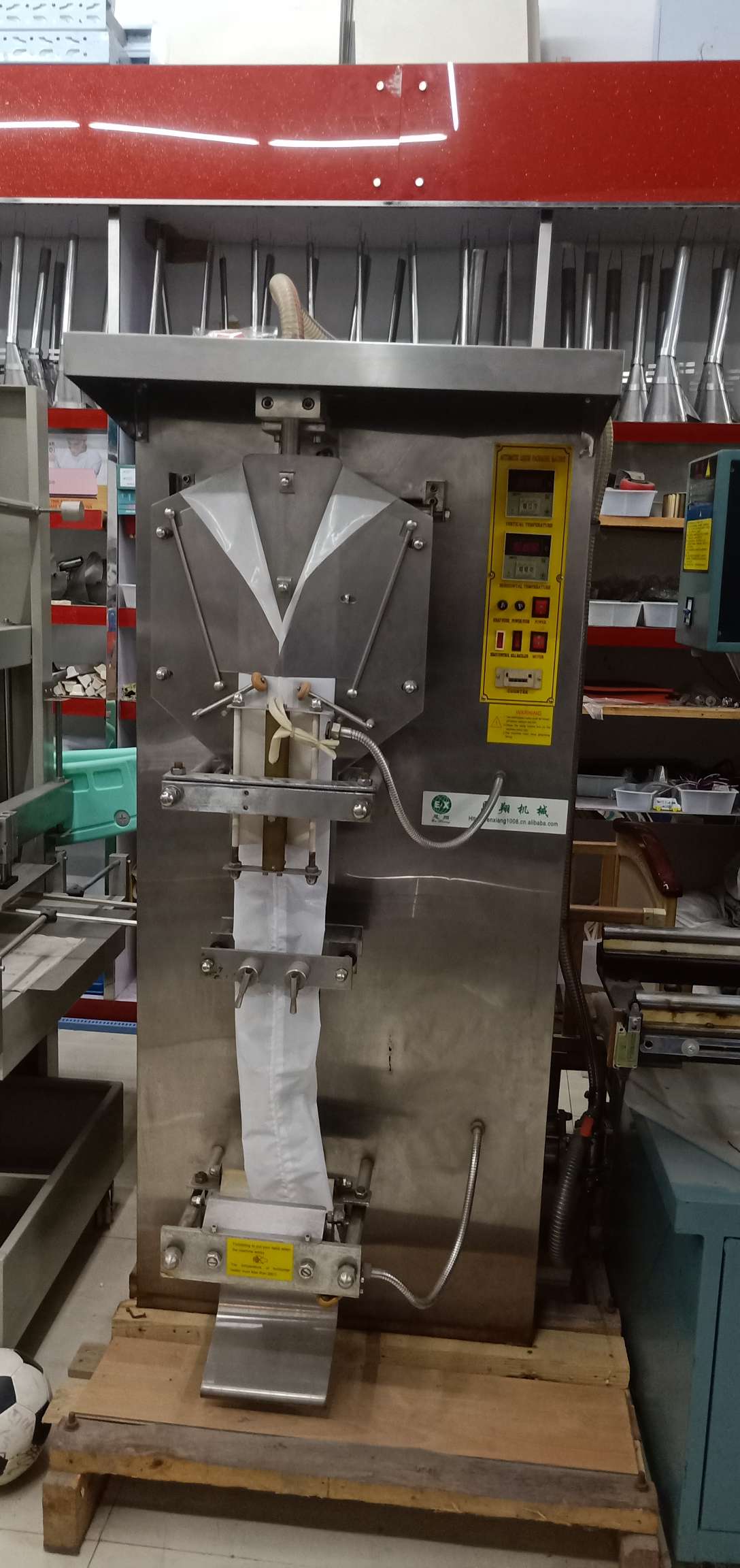 1000 Liquid packaging machine Item Picture