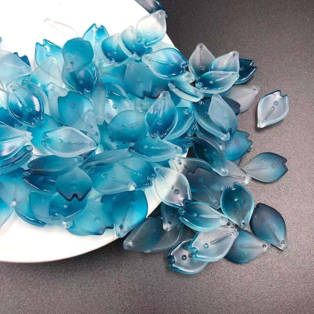 وكان الدي الزجاجي (Diy Diy Diy)، وهو مادة يدوية، يشعل دبوس الشعر من شعره، من زخاره البلورية، رقم 2582 2. Application Scenario