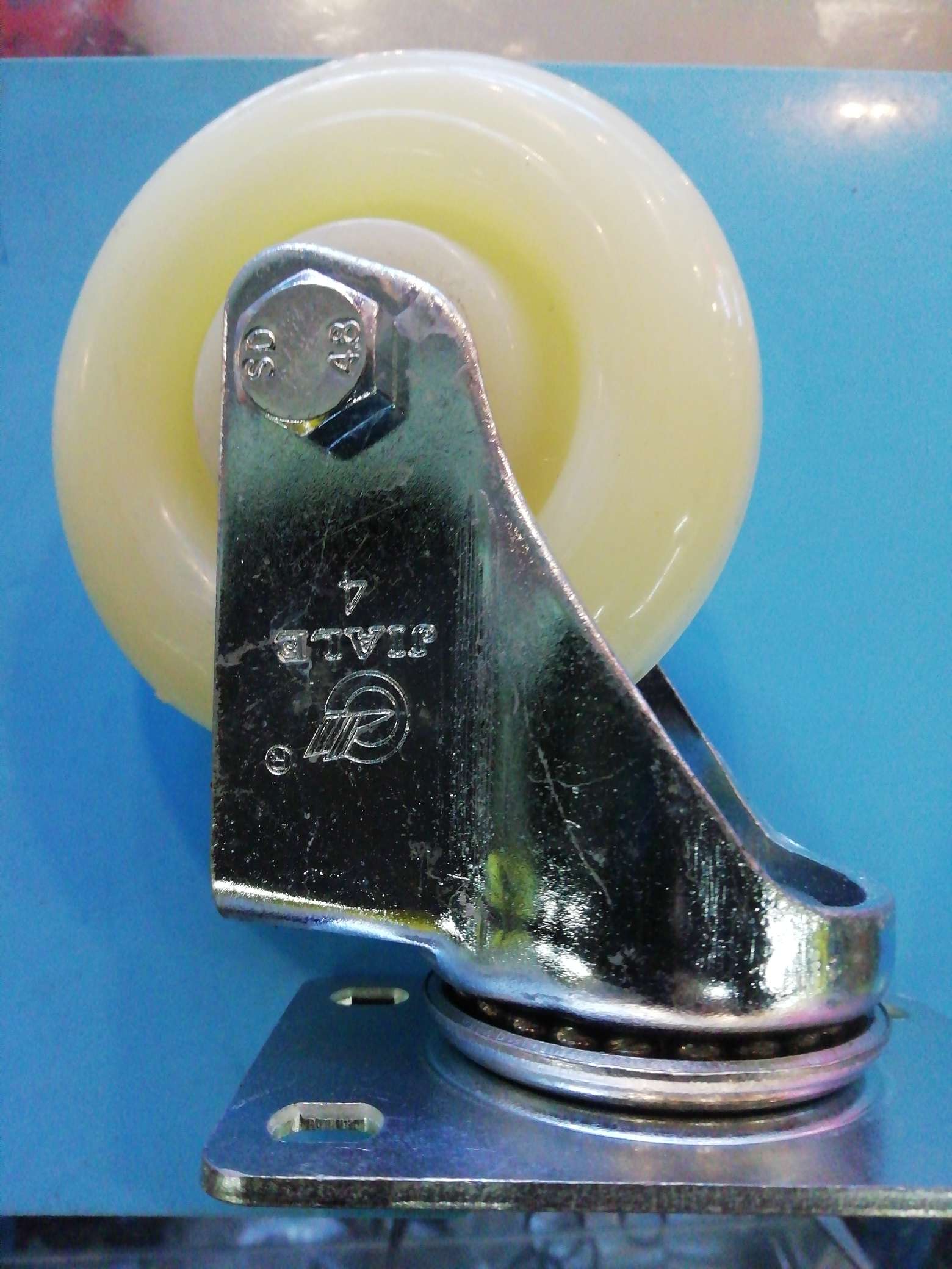 4-inch Jiale medium-sized white nylon casters detail image 1
