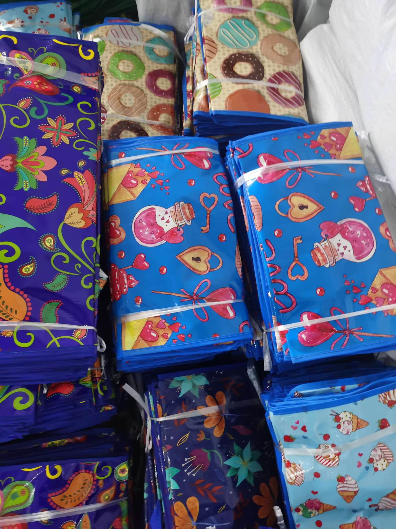 13 Woven bag factory direct sales, with various patterns to choose from freely. We also offer non-woven fabric and non-woven fabric mini bags. Welcome to purchase Application Scenario