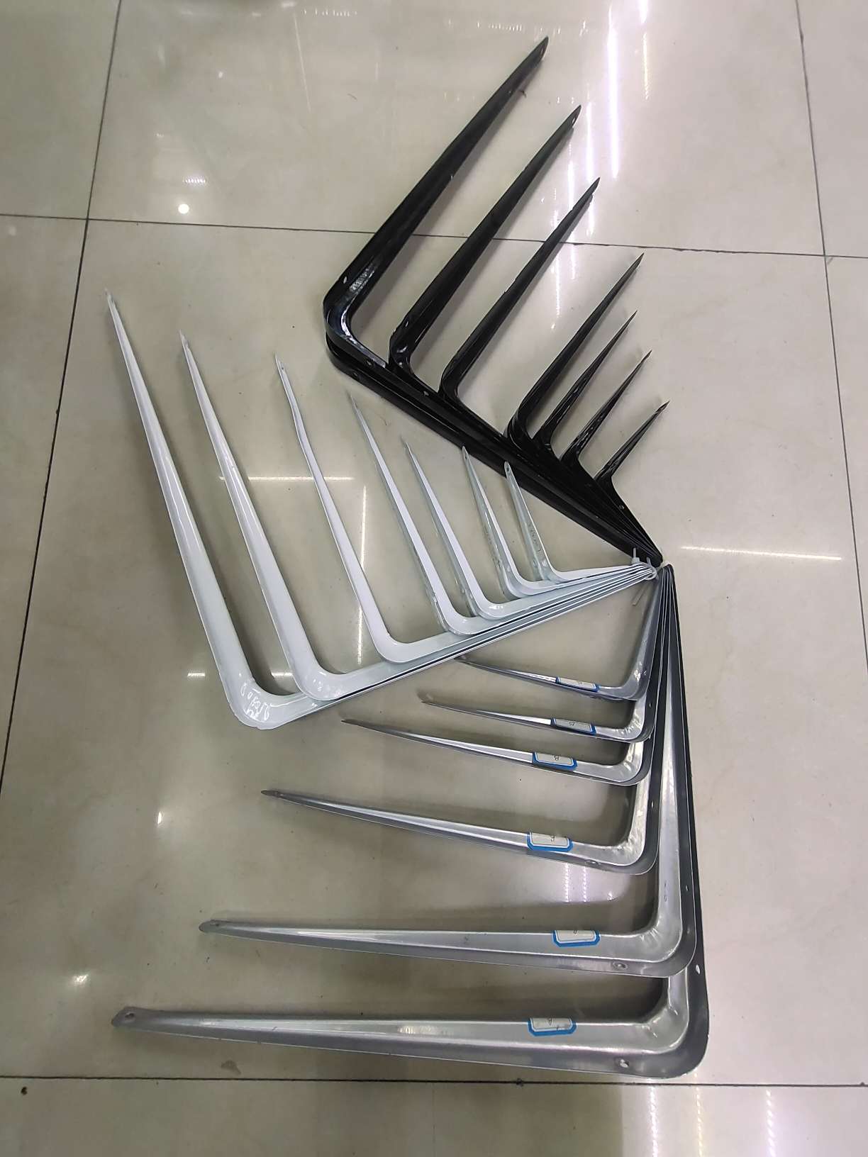 Pintura exterior horneado soporte triangular soporte de soporte triangular soporte de soporte de hardware fuerte soporte de soporte triangular soporte de soporte de estantería en la pared soporte fijo de ángulo recto soporte triangular blanco y negro soporte fijo de hierro angular soporte triangular Specification image