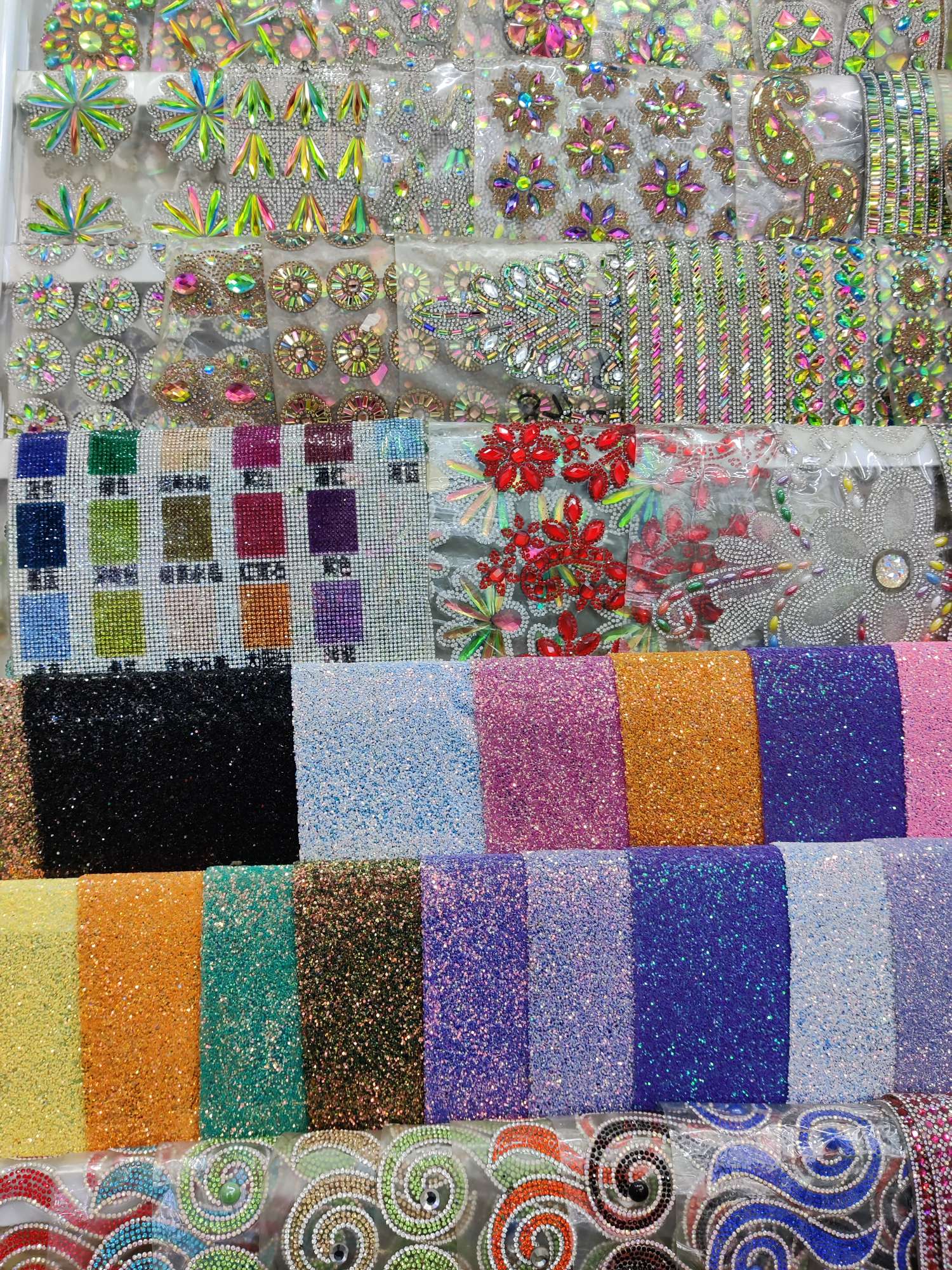 Rhinestone Resin Code Chain Application Scenario