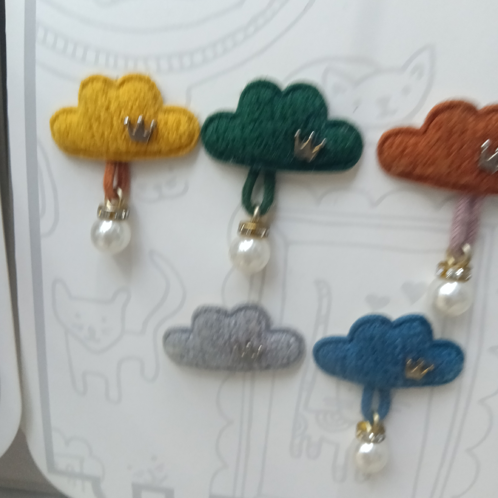 云朵粘皇冠挂珠
