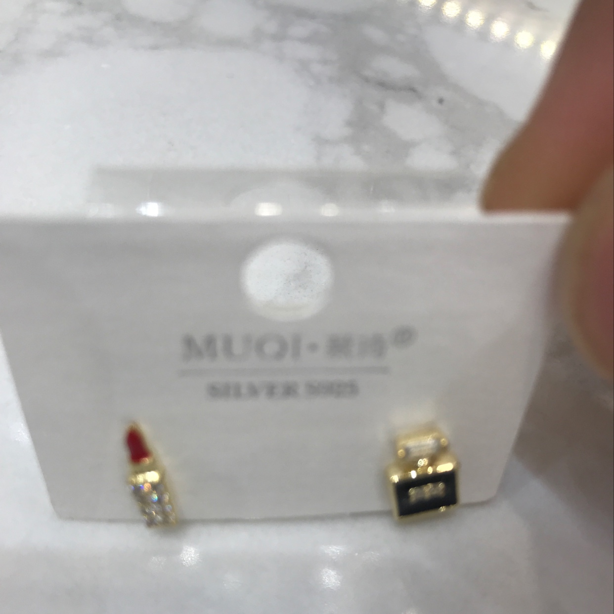 Perfumes, lápiz labial Application Scenario