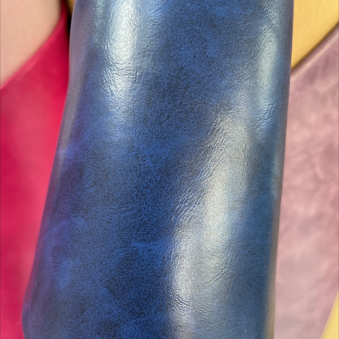 Crazy horse pattern leather fabric, leather bags, sofas, accessories, soft furnishings, belts, dark blue zh015 Application Scenario