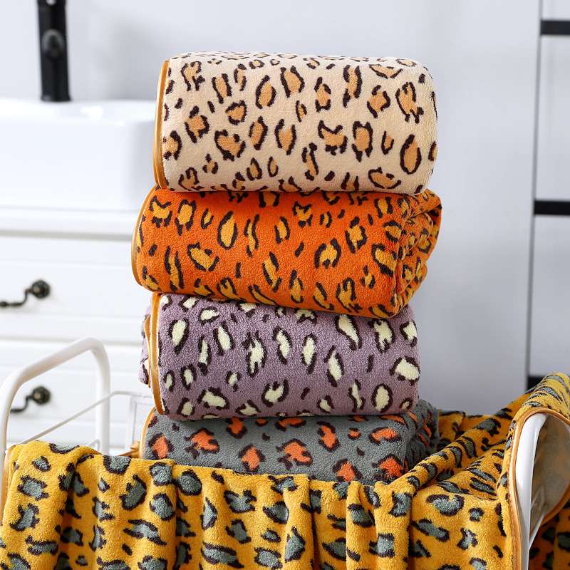 Coral fleece leopard print bath towel, dry hair towel, quick-drying home life store, high-quality bath towel 70*140cm Application Scenario