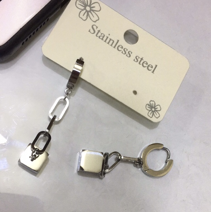 Block 316 titanium steel stud earrings necklace bracelet source manufacturers direct batch trembling sound fast hand live preferred